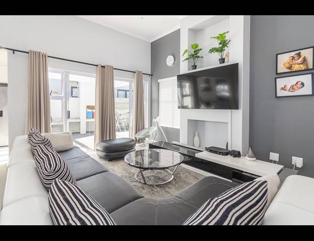 3 BEDROOM FREEHOLD FOR SALE IN PARKLANDS NORTH